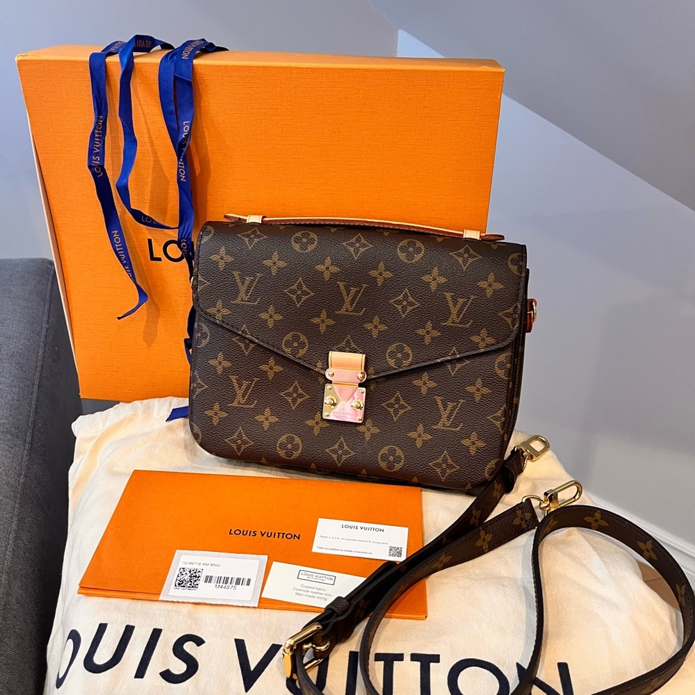 SOLD Louis Vuitton Pochette Métis MM Monogram